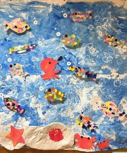 2歳児クラスの作品「海は広いな 大きいな）」