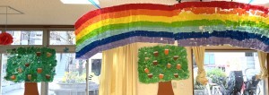 3歳児クラスの作品「はとさんがんばったね」の虹